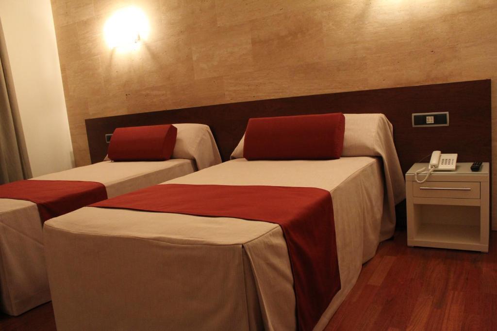 Escuderos Hotel Cruz Аргамасилья-де-Калатрава Номер фото