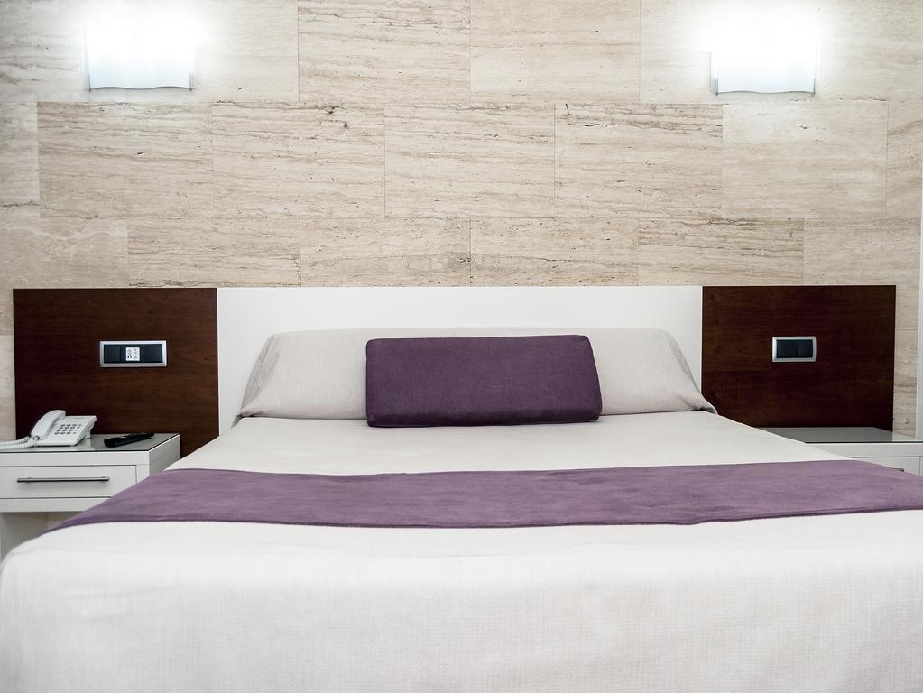 Escuderos Hotel Cruz Аргамасилья-де-Калатрава Номер фото